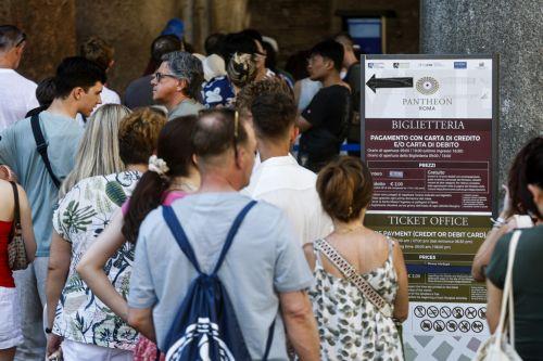 epa13077292 Tourists queue at the ticket office for entry to the Pantheon, in Rome,  Italy, 01 July 2026. The price increase for Pantheon admission for non-resident visitors takes effect from 01 July. Rome residents will continue to enter free of charge.  EPA/ANGELO CARCONI
