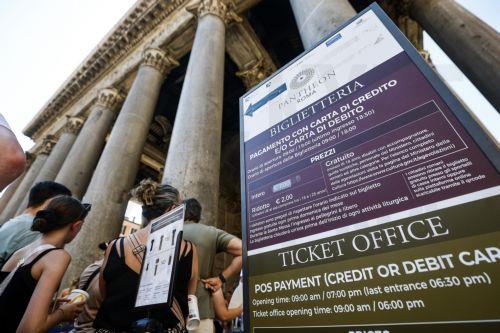 epa13077293 Tourists queue at the ticket office for entry to the Pantheon, in Rome,  Italy, 01 July 2026. The price increase for Pantheon admission for non-resident visitors takes effect from 01 July. Rome residents will continue to enter free of charge.  EPA/ANGELO CARCONI