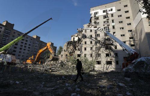 epaselect epa13079889 A Ukrainian rescuer walks at the site of a Russian missile strike on a nine-storey residential building in Kyiv, Ukraine, 02 July 2026, amid the Russian invasion. According to the State Emergency Service of Ukraine, at least 17 people were killed and more than 90 injured after a massive overnight Russian attack on Kyiv. The Ukrainian...