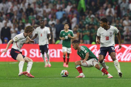 epa13090297 Erik Lira (2-R) of Mexico in action against Jude Bellingham (R) of England during the FIFA World Cup 2026 Round of 16 soccer match between Mexico and England, in Mexico City, Mexico, 05 July 2026.  EPA/ALEX CRUZ