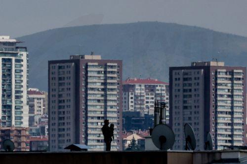 epa13092359 Security personnel on a rooftop ahead of the NATO Summit 2026 in Ankara, Turkey, 06 July 2026. The summit will take place on 07–08 July, focusing on strengthening defense industrial production and securing long-term military aid for Ukraine.  EPA/FILIP SINGER