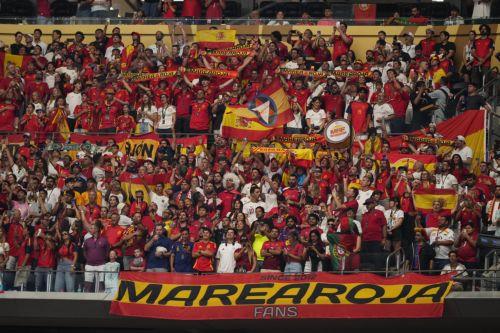 epa13092521 Supporters of Spain cheer prior the FIFA World Cup 2026 Round of 16 match Portugal against Spain, in Dallas, USA, 06 July 2026.  EPA/JEFFREY MCWHORTER
