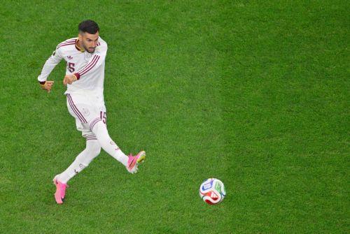epa13092534 Alex Baena of Spain in action during the FIFA World Cup 2026 Round of 16 match Portugal against Spain, in Dallas, USA, 06 July 2026.  EPA/SAM WASSON