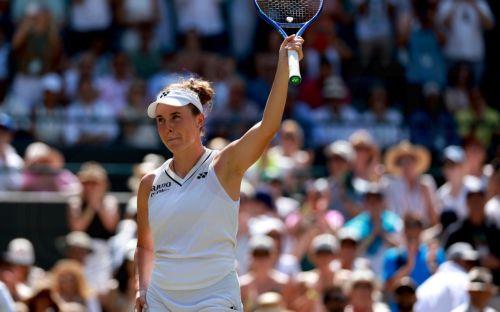 epa13098216 Linda Noskova of Czechia celebrates after winning her Women's Singles quarter-final match against  Elise Mertens of Belgium at the Wimbledon Championships in London, Britain, 08 July 2026.  EPA/NEIL HALL