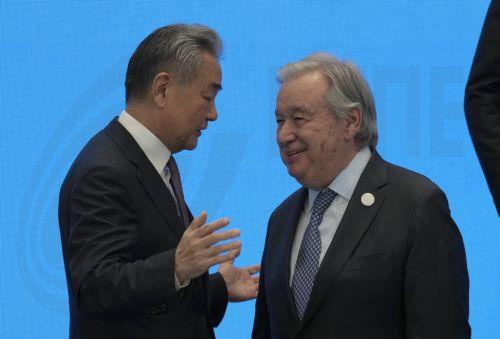 epa13115197 Chinese Foreign Minster Wang Yi (L) shakes hands with UN Secretary-General Antonio Guterres before a group photo with other signatories of the Agreement on the Establishment of The World Artificial Intelligence Cooperation Organization ahead of the World AI Conference in Shanghai, China, 16 July 2026.  EPA/NG HAN GUAN / POOL