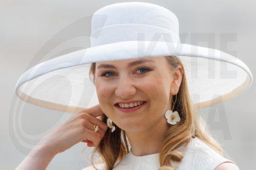 epa13124358 Princess Elisabeth greets people outside the St. Michael & St. Gudula Cathedral after the Te Deum mass during Belgium's National Day celebrations in Brussels, Belgium, 21 July 2026.  EPA/OLIVIER MATTHYS