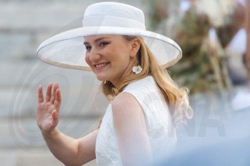 epa13124359 Princess Elisabeth greets people outside the St. Michael & St. Gudula Cathedral after the Te Deum mass during Belgium's National Day celebrations in Brussels, Belgium, 21 July 2026.  EPA/OLIVIER MATTHYS