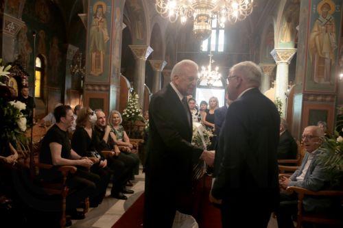 Ο Δημήτρης Αβραμόπουλος (Α) παρίσταται στην εξόδιο ακολουθία της Μαίρης Λίντα στον Ιερό Ναό Αγίου Ανδρέα, στο παρεκκλήσι που βρίσκεται εντός του Γηροκομείου Αθηνών, Παρασκευή 24 Ιουλίου 2026. Η επιλογή του χώρου είχε ιδιαίτερη σημασία για τη σπουδαία ερμηνεύτρια, καθώς εκεί διέμενε από το 2018 και είχε εκφράσει την επιθυμία να τελεστεί εκεί η κηδεία της....