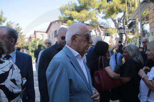 Ο πρόεδρος της Βουλής Νικήτας Κακλαμάνης παρίσταται στην εξόδιο ακολουθία της Μαίρης Λίντα στον Ιερό Ναό Αγίου Ανδρέα, στο παρεκκλήσι που βρίσκεται εντός του Γηροκομείου Αθηνών, Παρασκευή 24 Ιουλίου 2026. Η επιλογή του χώρου είχε ιδιαίτερη σημασία για τη σπουδαία ερμηνεύτρια, καθώς εκεί διέμενε από το 2018 και είχε εκφράσει την επιθυμία να τελεστεί εκεί η...