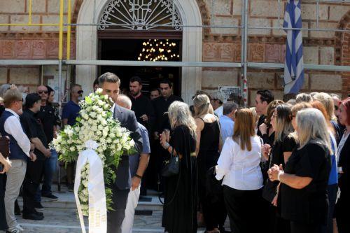 Η σορός της Μαίρης Λίντα μεταφέρεται από τον Ιερό Ναό Αγίου Ανδρέα στο Γηροκομείο Αθηνών , στο Α' Νεκροταφείο Αθηνών όπου θα γίνει η ταφή της,  Παρασκευή 24 Ιουλίου 2026. Η επιλογή του χώρου είχε ιδιαίτερη σημασία για τη σπουδαία ερμηνεύτρια, καθώς εκεί διέμενε από το 2018 και είχε εκφράσει την επιθυμία να τελεστεί εκεί η κηδεία της. Μετά την εξόδιο...