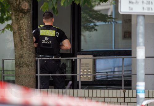 epa13133456 A police officer stands at a building after an apartment was searched last night near the scene where a vehicle plowed into a crowd on the sidelines of the Christopher Street Day (CSD) parade in Berlin, Germany, 26 July 2026.  One person died and 16 others were injured on the sidelines of the Christopher Street Day event in Berlin after a...