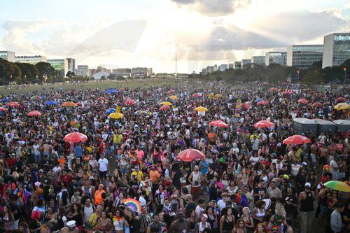 epa13134879 People participate in the LGBT Pride march on the Esplanade of the Ministries in Brasilia, Brazil, 26 July 2026.  EPA/Andre Borges