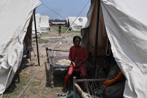 epa13135844 A girl sits outside a temporary relief tent after the Ravi River overflowed following heavy monsoon rains in Muridke, Pakistan, 27 July 2026. Authorities established flood relief camps across Lahore Division and introduced an AI-based dashboard to monitor reservoir conditions and support flood preparedness.  EPA/RAHAT DAR 122651