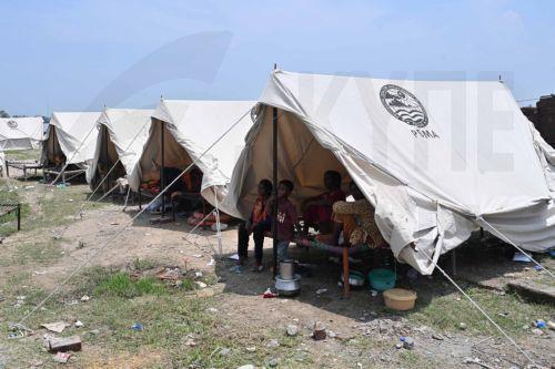 epa13135845 Families shelter in temporary relief tents after the Ravi River overflowed following heavy monsoon rains in Muridke, Pakistan, 27 July 2026. Authorities established flood relief camps across Lahore Division and introduced an AI-based dashboard to monitor reservoir conditions and support flood preparedness.  EPA/RAHAT DAR