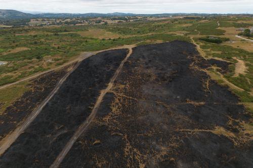 epa13135886 An aerial photograph taken with a drone of wildfire damage in Halkyn, Britain, 27 July 2026. A drought was declared by Natural Resources Wales in North Wales and the Upper Severn on 23 July after a prolonged period of hot, dry weather.  EPA/ADAM VAUGHAN