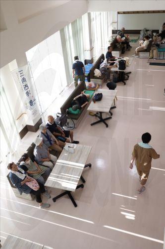 epa13141141 Earthquake affected locals shelter in Matsubashi-higashi Emergency Control Center in Uki, Kumamoto Prefecture, southwestern Japan, 30 July 2026. Rescue operations continue across Kumamoto Prefecture, where more than a dozen people have died and several others were injured following a 7.1-magnitude earthquake that damaged critical infrastructure,...