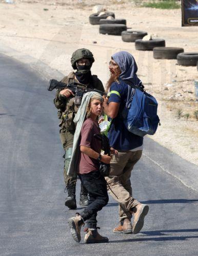 epa13143504 Israeli soldiers guard Israeli settlers entering the village of Sara, near the West Bank city of Nablus, 31 July 2026. According to the Palestinian news agency WAFA, a Palestinian man was injured when Israeli soldiers fired live bullets at a group of Palestinians in the Al Jouned area, as dozens of Israeli settlers marched through the...