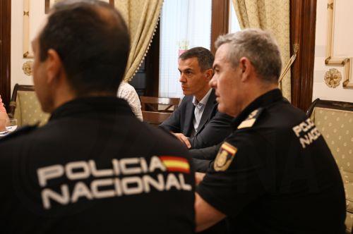 epa13143988 A handout photo made available by the Spanish Prime Minister's Office shows Spanish Prime Minister Pedro Sanchez (3R) as he chairs the coordination meeting with the Government Delegate in the Autonomous City, the heads of the National Police and the Civil Guard, and the director of the CETI and the Ceuta branch of the Red Cross in Ceuta, Spain,...
