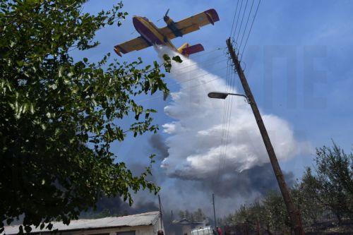 epa13144143 Firefighting airplane battles a wildfire in the Fichtia area of Argolida in the Peloponnese region, Greece, 31 July 2026. Residents were ordered to evacuate toward Argos as 42 firefighters, including two teams from the 9th Special Forest Operations Unit (EMODE), 12 vehicles, four aircraft, and one helicopter battled the blaze with support from...