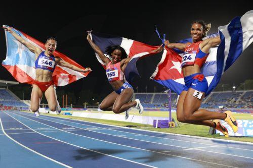 epa13149198 Liranyi Alonso (C) of the Dominican Republic, gold medalist; Gladymar Torres of Puerto Rico, silver medalist; and Yarima Garcia of Cuba, bronze medalist, react after the Women's 100 m final during the XXV Central American and Caribbean Games Santo Domingo 2026, in Santo Domingo, Dominican Republic, 03 August 2026.  EPA/ORLANDO BARRIA