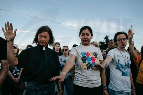 epa13149219 Protesters and members of the clergy pray at the Delaney Hall Immigration Detention Facility during a vigil and protest for Edwin Jovanny Lopez Cornejo, in Newark, New Jersey, USA, 03 August 2026. At least 54 people have died in ICE custody since the start of the second Trump administration.  EPA/OLGA FEDOROVA