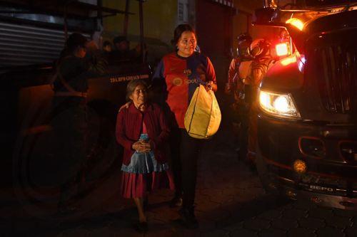 epa13149911 Two women are evacuated in Alotenango, southwest of Guatemala City, Guatemala, 04 August 2026. The National Coordinator for Disaster Reduction (CONRED) reported that at least two villages on the slopes of the volcano, El Porvenir and Las Lajitas, were evacuated.  EPA/ALEX CRUZ