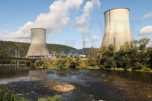 epa13151081 A view of the Chooz nuclear power plant and the River Meuse near Chooz, northeastern France, 05 August 2026. The plant's two reactors have been shut down since 01 August 2026 after prolonged hot and dry weather caused the River Meuse to fall below the level required for cooling operations while maintaining compliance with environmental...