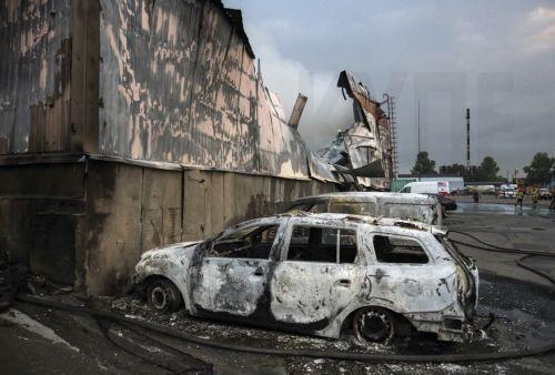 epa13151117 Burnt cars at the site of a Russian missile strike on a goods storage in Kyiv, Ukraine, 05 August 2026, amid the Russian invasion. At least 17 people were killed, and more than 40 others were injured in a large-scale overnight Russian attack by ballistic missiles on Kyiv and its area, according to the Ukrainian State Emergency Service (SES). ...