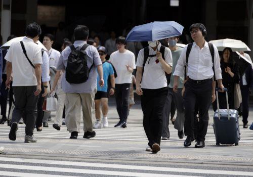epa13155050 Passersby holding umbrellas to shelter from the sun walk in front of Tokyo Station, in Tokyo, Japan, 07 August 2026. Tokyo has endured a summer of persistent heat, with temperatures frequently exceeding 35 degrees Celsius, prompting authorities to issue heatstroke warnings.  EPA/FRANCK ROBICHON