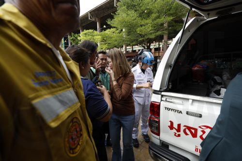 epa13155065 A relative (C) of a teacher killed in a school shooting reacts after identifying the body at Debsirin Nonthaburi School in Bang Kruai district, Nonthaburi province, Thailand, 07 August 2026. Seven people were killed and 15 injured after a student opened fire inside the school campus, according to a Royal Thai Police spokesperson.  EPA/RUNGROJ...
