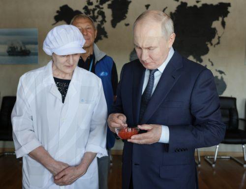 epa13166353 Russian President Vladimir Putin (R) visits the Yasny fish processing complex on Iturup Island, Sakhalin region, Russia, 13 August 2026.  EPA/GAVRIIL GRIGOROV / SPUTNIK / KREMLIN POOL MANDATORY CREDIT