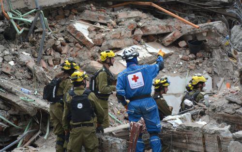 epa13175005 Rescuers from the Israeli Civil Defense Command search through the rubble of the Torres del Limonar building, destroyed by an earthquake, in Cali, Colombia, 16 August 2026. Dozens of rescuers from various countries work to recover bodies from under the debris a week after the earthquake.  EPA/Mario Baos