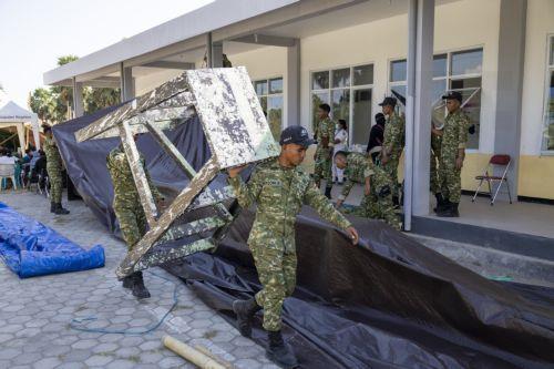 epa13176576 Soldiers setup a makeshift tent for patients at Aeramo Hospital following a 7.7 magnitude earthquake in Mbay, East Nusa Tenggara province, Indonesia, 18 August 2026. According to the National Search and Rescue Agency of Indonesia (BASARNAS), a 7.7 magnitude earthquake struck off the coast of East Nusa Tenggara province on 15 August 2026, killing...