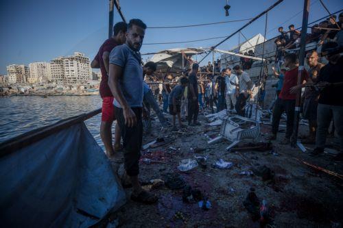 epa13177710 Palestinians inspect a cafe destroyed in an Israeli airstrike at Gaza port near the beach in Gaza City, 18 August 2026. The Ministry of Health in Gaza said at least six Palestinians were killed and others injured in an Israeli airstrike in western Gaza City.  EPA/MOHAMMED SABER