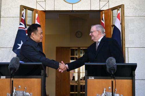 epa13178071 Australian Prime Minister Anthony Albanese (R) and Thai Prime Minister Anutin Charnvirakul (L) shake hands at the end of a press statement at Parliament House, in Canberra, Australia, 19 August 2026. Anutin Charnvirakul is on an official visit to Australia from 17 August to 20 August.  EPA/LUKAS COCH AUSTRALIA AND NEW ZEALAND OUT