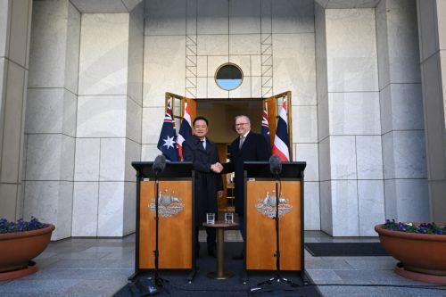 epa13178073 Australian Prime Minister Anthony Albanese (R) and Thai Prime Minister Anutin Charnvirakul (L) shake hands at the end of a press statement at Parliament House, in Canberra, Australia, 19 August 2026. Anutin Charnvirakul is on an official visit to Australia from 17 August to 20 August.  EPA/LUKAS COCH AUSTRALIA AND NEW ZEALAND OUT