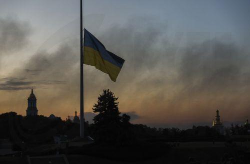 epa13181934 Smoke rises over the city following a Russian air attack in Kyiv, Ukraine, 20 August 2026, amid the ongoing Russian invasion.  EPA/SERGEY DOLZHENKO