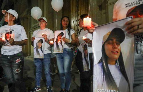 epa13182136 Relatives of patrol officer Erika Tatiana Monroy take part in a candlelight vigil demanding her release, at the San Jose Cathedral in Cucuta, Colombia, 20 August 2026. Relatives and friends of three police officers from the Directorate of Criminal Investigation and Interpol (DIJIN), who were kidnapped last Monday in the department of Norte de...