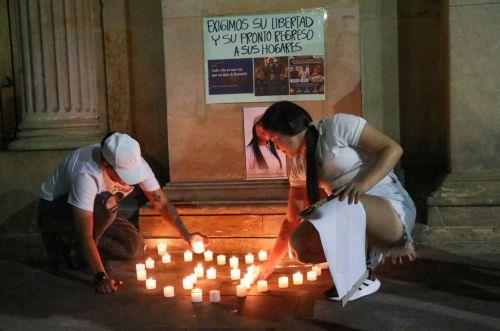 epa13182138 Relatives of patrol officer Erika Tatiana Monroy take part in a candlelight vigil demanding her release, at the San Jose Cathedral in Cucuta, Colombia, 20 August 2026. Relatives and friends of three police officers from the Directorate of Criminal Investigation and Interpol (DIJIN), who were kidnapped last Monday in the department of Norte de...