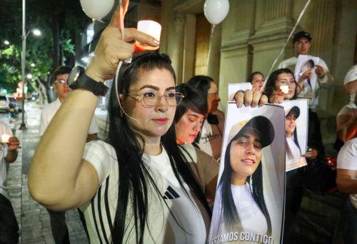epa13182137 Relatives of patrol officer Erika Tatiana Monroy take part in a candlelight vigil demanding her release, at the San Jose Cathedral in Cucuta, Colombia, 20 August 2026. Relatives and friends of three police officers from the Directorate of Criminal Investigation and Interpol (DIJIN), who were kidnapped last Monday in the department of Norte de...