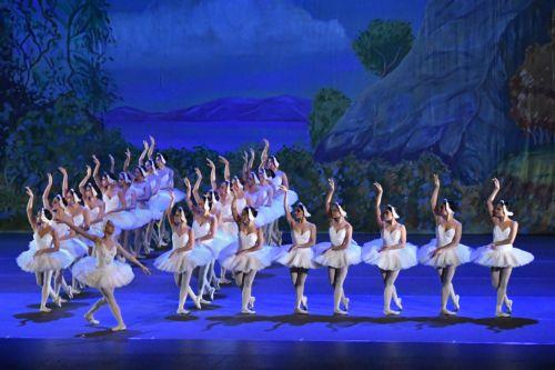 epa13185939 Artists from the Christa Mertins National Ballet of Guatemala present a performance of 'Swan Lake' in the Efrain Recinos Great Hall of the Miguel Angel Asturias Cultural Center in Guatemala City, Guatemala, 22 August 2026.  EPA/Alex Cruz