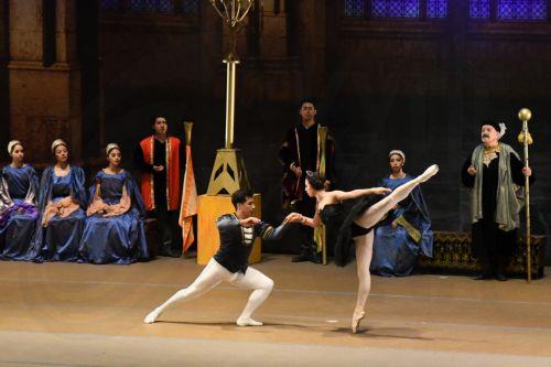 epa13185940 Artists from the Christa Mertins National Ballet of Guatemala present a performance of 'Swan Lake' in the Efrain Recinos Great Hall of the Miguel Angel Asturias Cultural Center in Guatemala City, Guatemala, 22 August 2026.  EPA/Alex Cruz