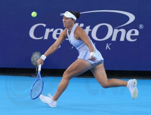 epa13187778 Jessica Pegula of the USA in action against Coco Gauff of the USA during the women's singles final of the Cincinnati Open tennis tournament in Cincinnati, Ohio, USA, 23 August 2026.  EPA/MARK LYONS