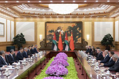 epa13188438 China’s President Xi Jinping (3-L) and King Abdullah II of Jordan (4-R) attend a bilateral meeting at the Great Hall of the People in Beijing, China, 24 August, 2026.  EPA/ANDRES MARTINEZ CASARES / POOL