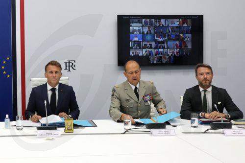 epa13188695 French President Emmanuel Macron (L) co-chairs a video conference meeting of the Coalition of the Willing group of pro-Ukrainian countries to mark the 35th anniversary of Ukraine's independence, at the Elysee Palace in Paris, France, 24 August 2026. While the British prime minister chairs the meeting on the ground in Kyiv, the French president...