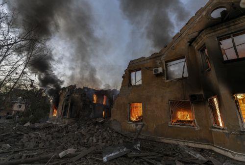 epa13191389 A handout photo made available by the press service of the 93rd 'Kholodnyi Yar' Separate Mechanized Brigade of the Ukrainian Armed Forces shows a residential building on fire following a Russian airstrike in Kramatorsk, Donetsk region, eastern Ukraine, 25 August 2026, amid the Russian invasion.  EPA/PRESS SERVICE OF THE 93RD SEPARATE MECHANIZED...