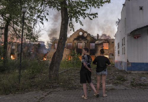 epa13191390 A handout photo made available by the press service of the 93rd 'Kholodnyi Yar' Separate Mechanized Brigade of the Ukrainian Armed Forces shows a residential building on fire following a Russian airstrike in Kramatorsk, Donetsk region, eastern Ukraine, 25 August 2026, amid the Russian invasion.  EPA/PRESS SERVICE OF THE 93RD SEPARATE MECHANIZED...