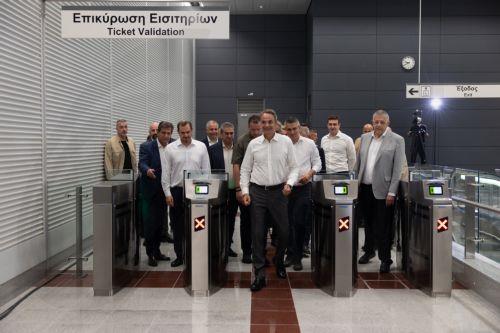 Ο πρωθυπουργός Κυριάκος Μητσοτάκης, συνοδευόμενος από τον υπουργό Υποδομών και Μεταφορών Χρίστο Δήμα, ξεναγείται στην επέκταση του Μετρό Θεσσαλονίκης προς την Καλαμαριά, στον σταθμό «Μίκρα», Θεσσαλονίκη, την Πέμπτη 27 Αυγούστου 2026. Παρουσία του πρωθυπουργού, εγκαινιάζεται σήμερα η επέκταση του μετρό Θεσσαλονίκης προς την Καλαμαριά με 5 νέους σταθμούς:...