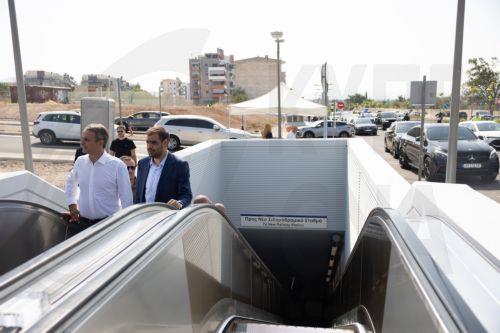 Ο πρωθυπουργός Κυριάκος Μητσοτάκης (Α), συνοδευόμενος από τον υφυπουργό παρά τω πρωθυπουργώ και κυβερνητικό εκπρόσωπο Παύλος Μαρινάκη (2Α), ξεναγείται στο έργο της επέκτασης του Μετρό Θεσσαλονίκης προς την Καλαμαριά, στον σταθμό «Μίκρα», Θεσσαλονίκη, την Πέμπτη 27 Αυγούστου 2026. Παρουσία του πρωθυπουργού, εγκαινιάζεται σήμερα η επέκταση του μετρό...