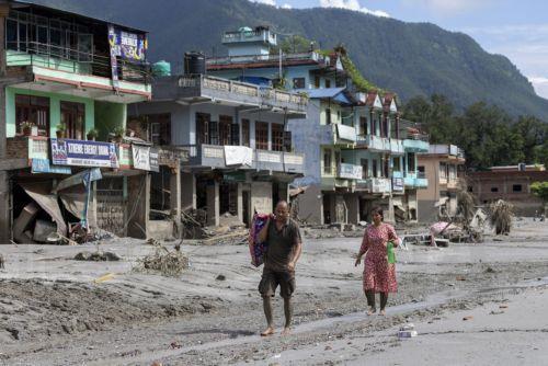 epa13194331 Flood survivors return to home following a flash flood in Devighat Village, Nuwakot district, Nepal, 27 August 2026. More than 160 people have died and hundreds remain missing across northern Nepal after a suspected avalanche triggered massive flash floods and mudslides along the Bhotekoshi and Trishuli river near the Nepal-Tibet border, causing...